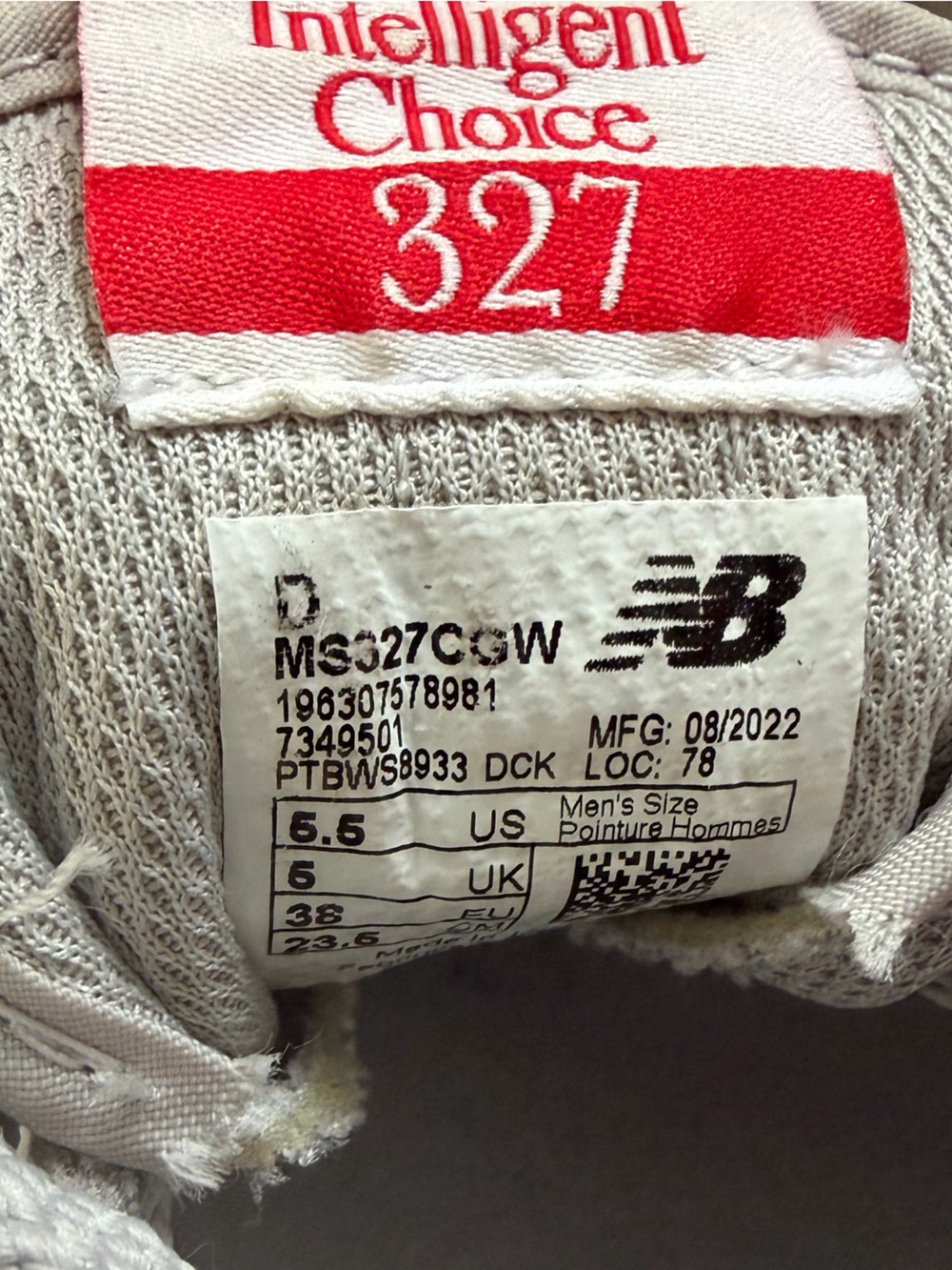 New Balance 327 sneakers lot of 2! Size 5.5 boys, 7 female w/extra laces gray wh - Picture 6 of 15